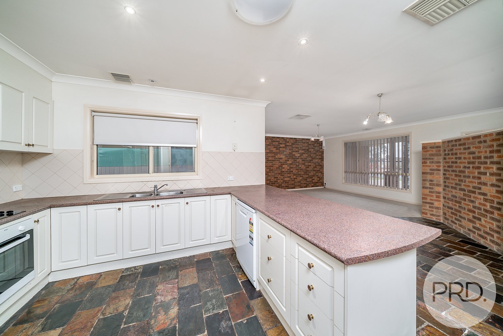 34 Yentoo Drive GLENFIELD PARK 4