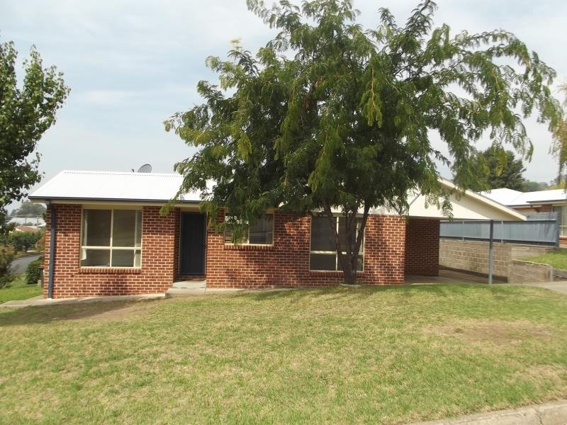 3/40D Carey Street TUMUT 1