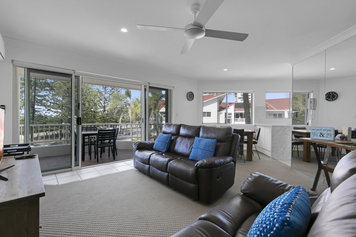 34/136 The Esplanade Burleigh Heads 3