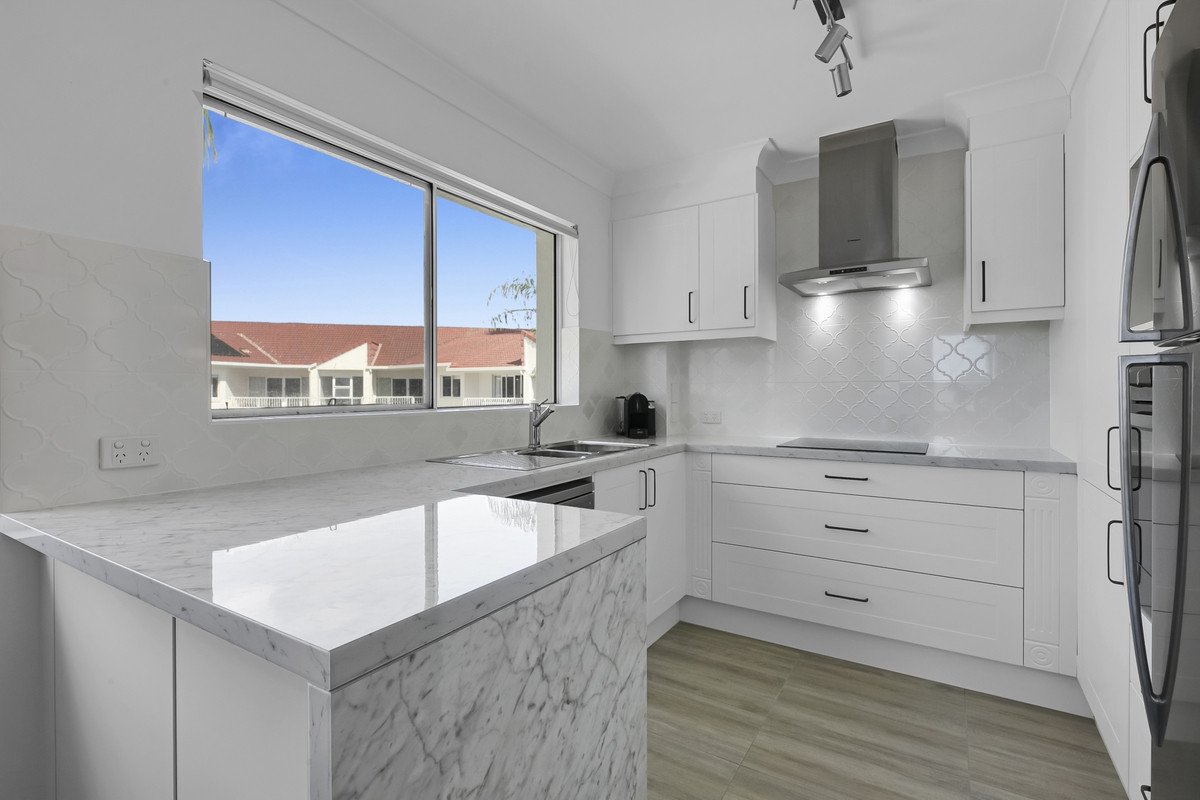 34/136 The Esplanade Burleigh Heads 6