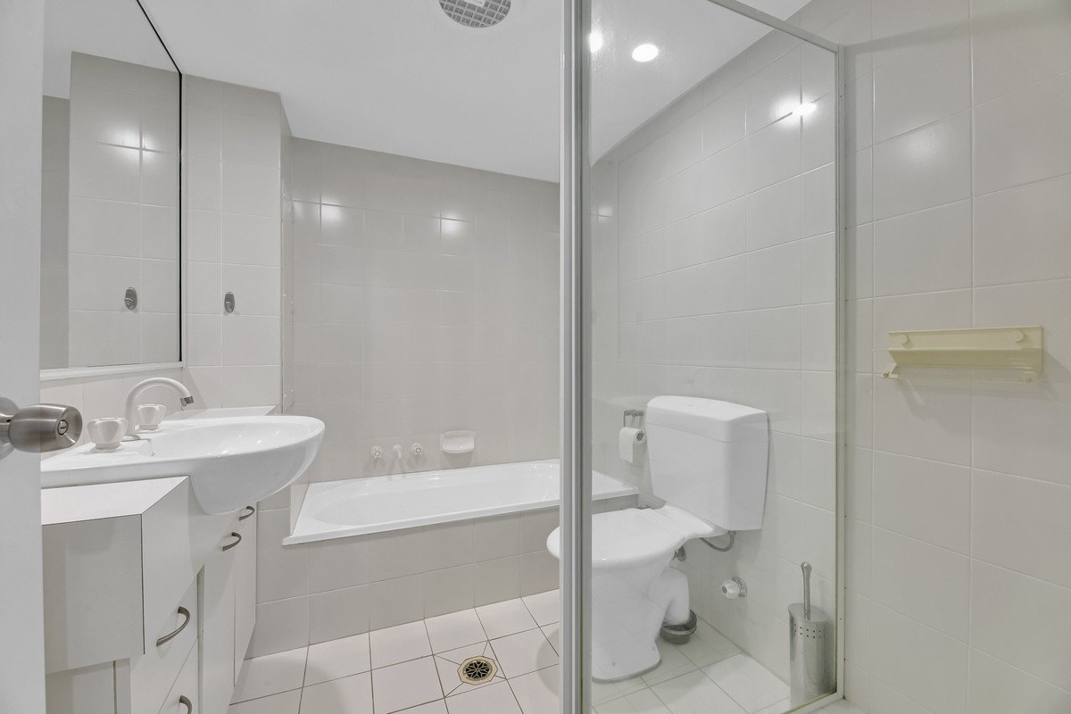 34/136 The Esplanade Burleigh Heads 12