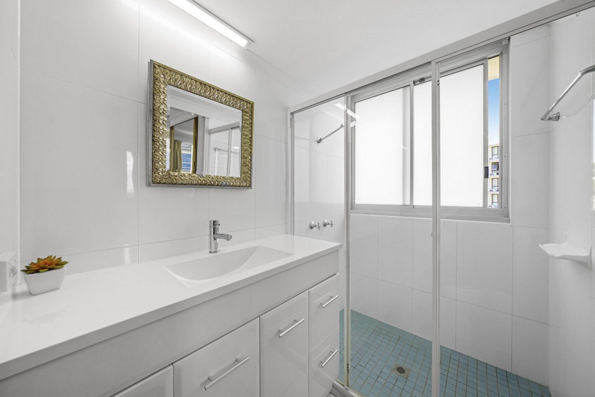 34/30-40 The Esplanade Burleigh Heads 8