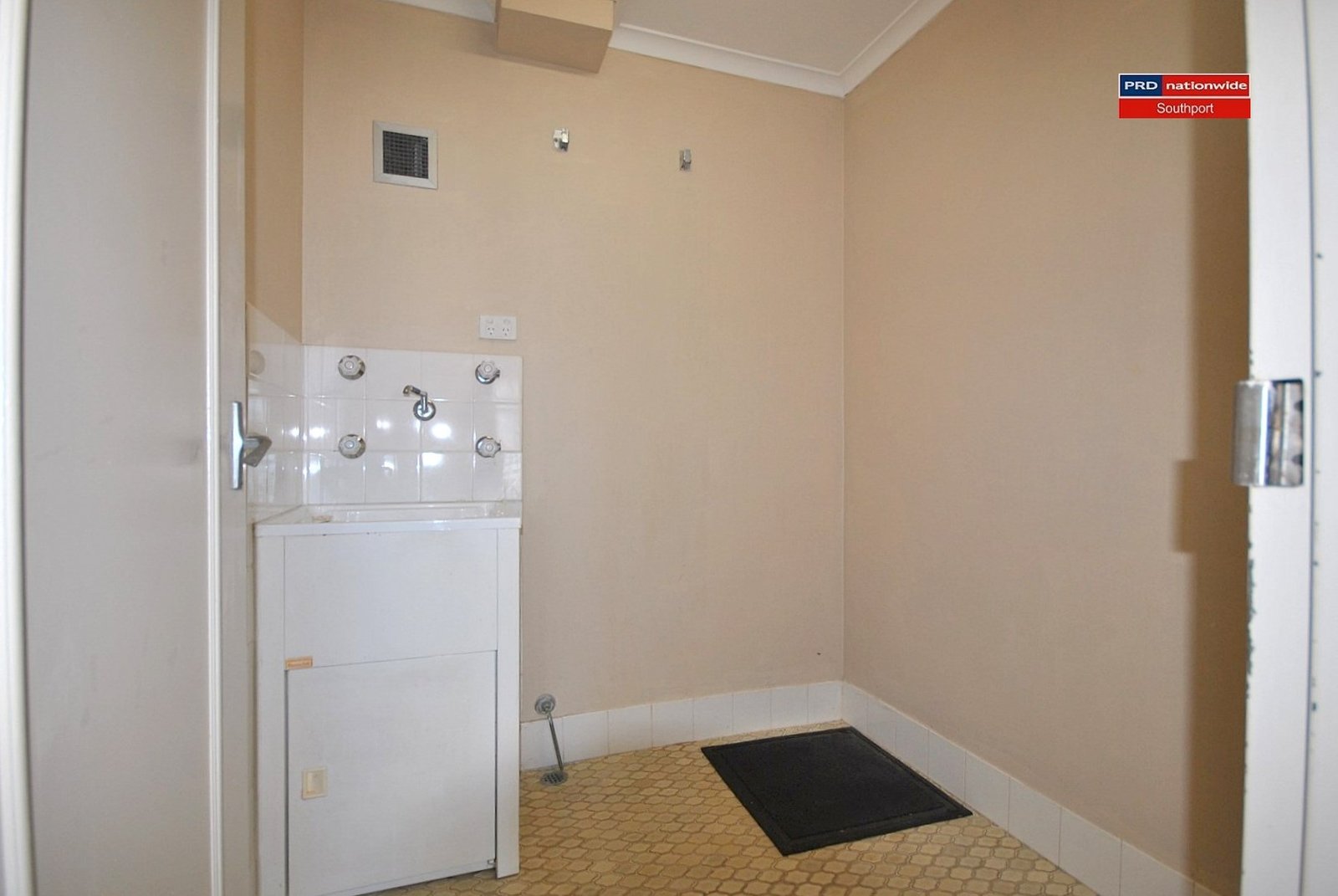 34/33 'Thornton Towers' Thornton Street SURFERS PARADISE 9