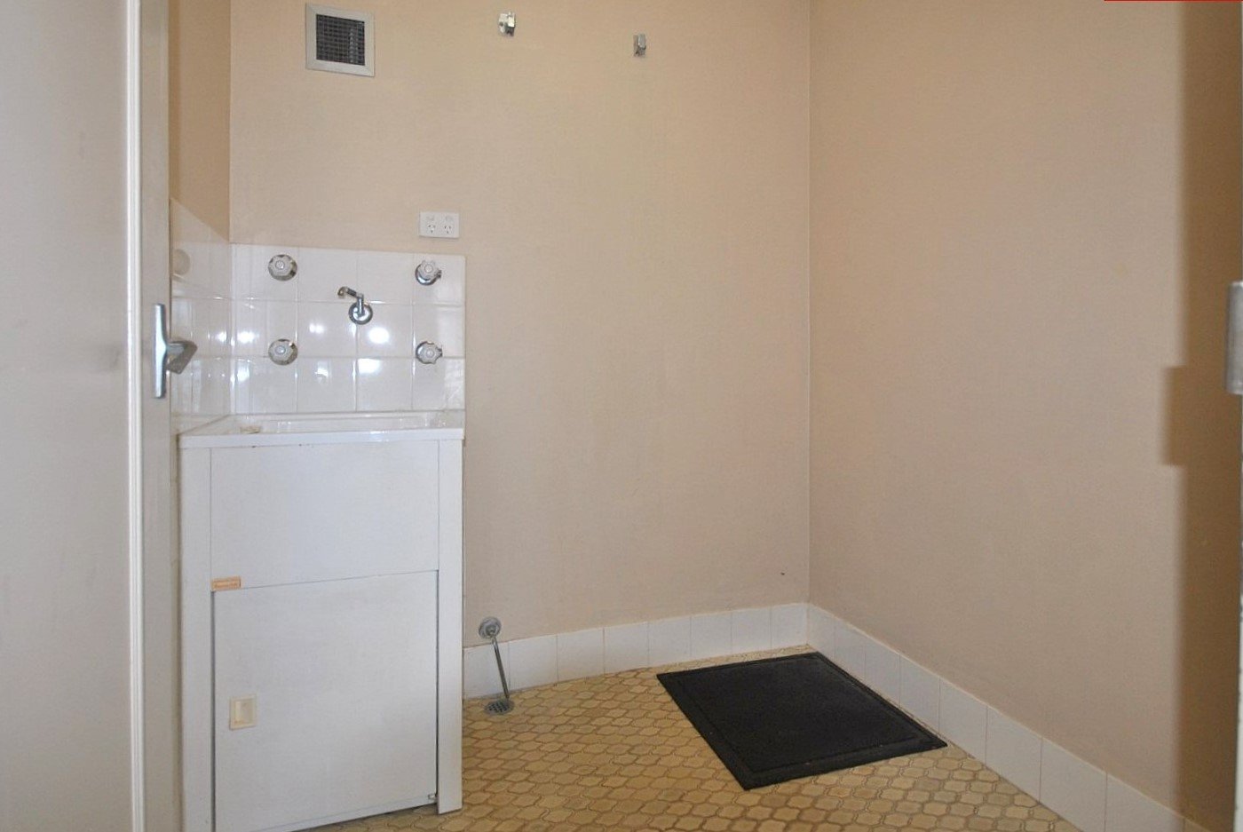 34/33 'Thornton Towers' Thornton Street SURFERS PARADISE 9