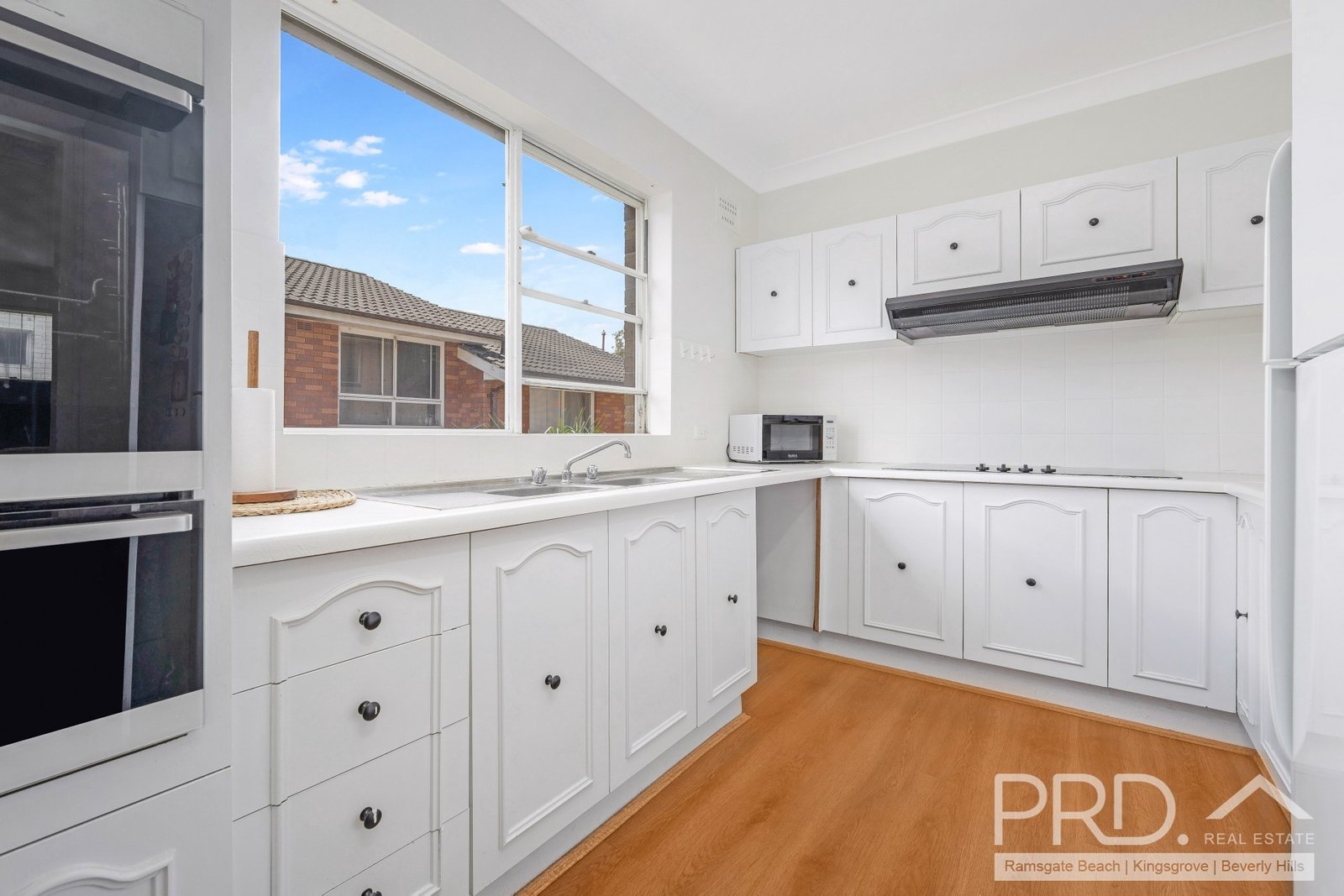3/44 The Avenue HURSTVILLE 4