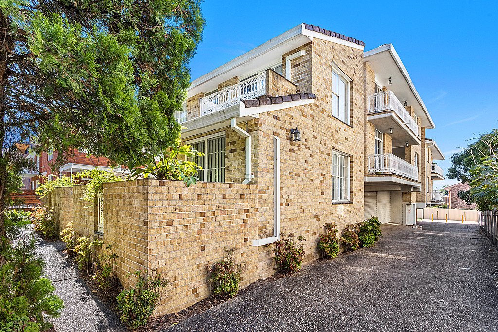 3/44 The Avenue HURSTVILLE 2