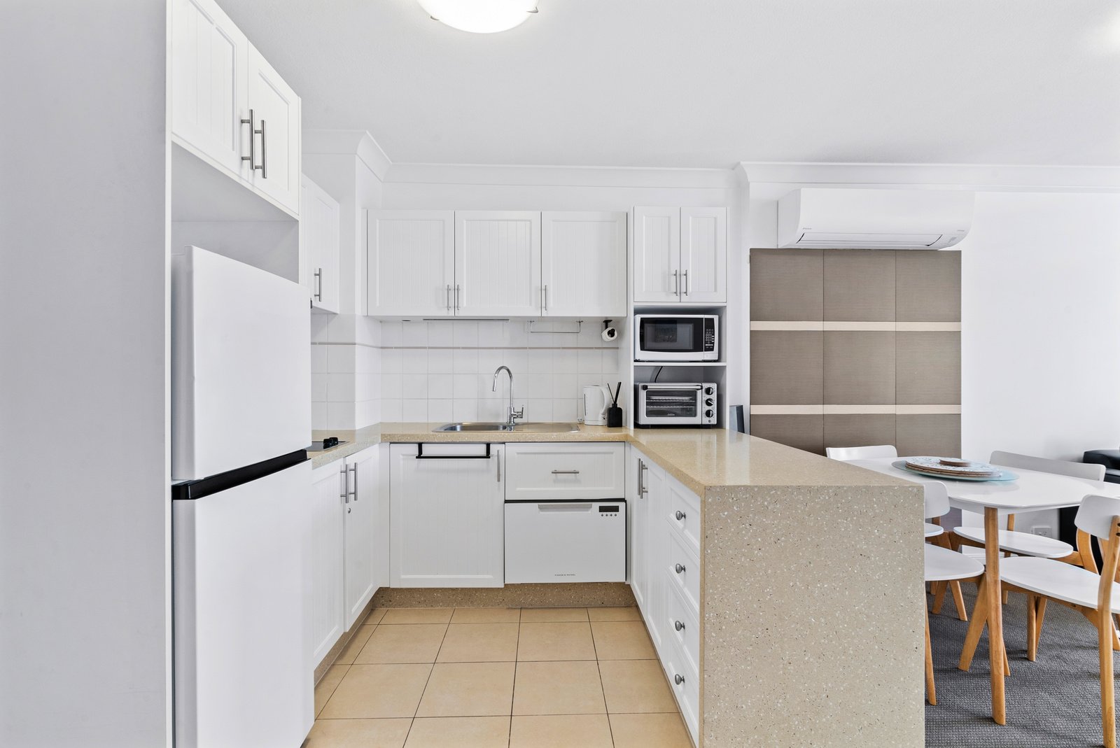 344/99 Griffith Street COOLANGATTA 6