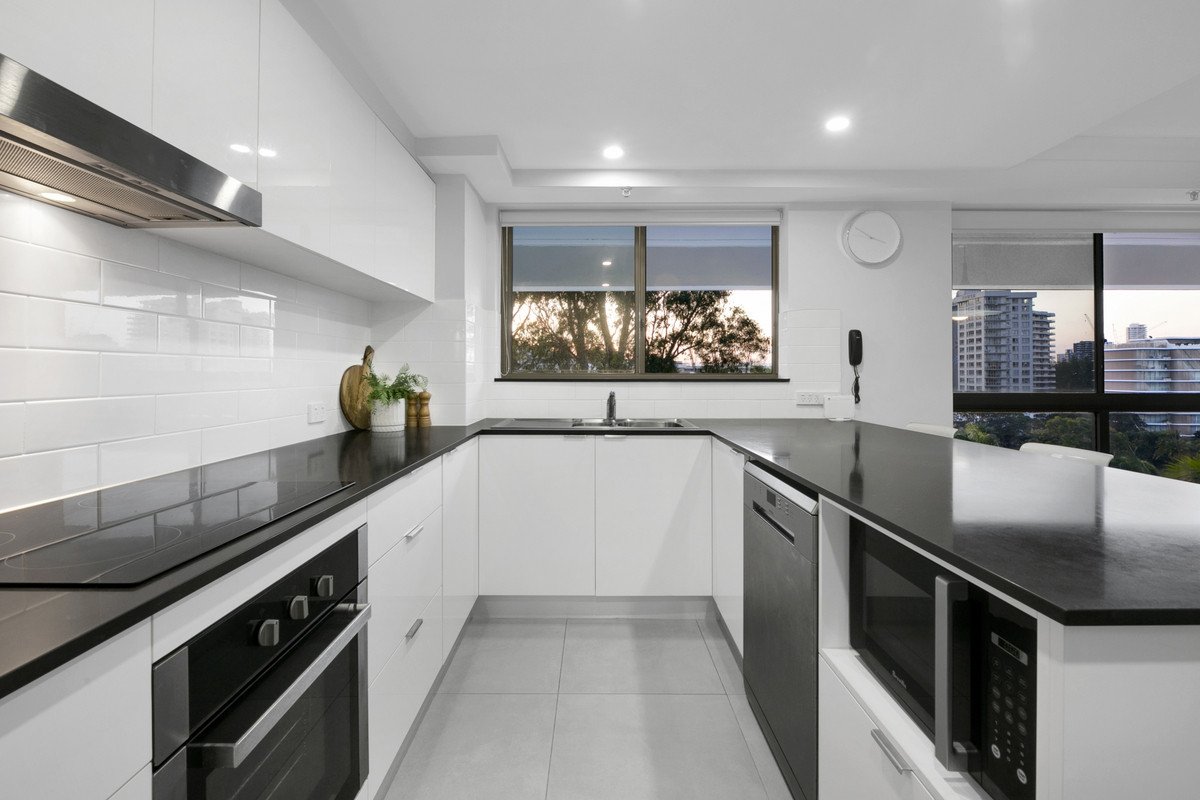 3/45 Hayle Street Burleigh Heads 11