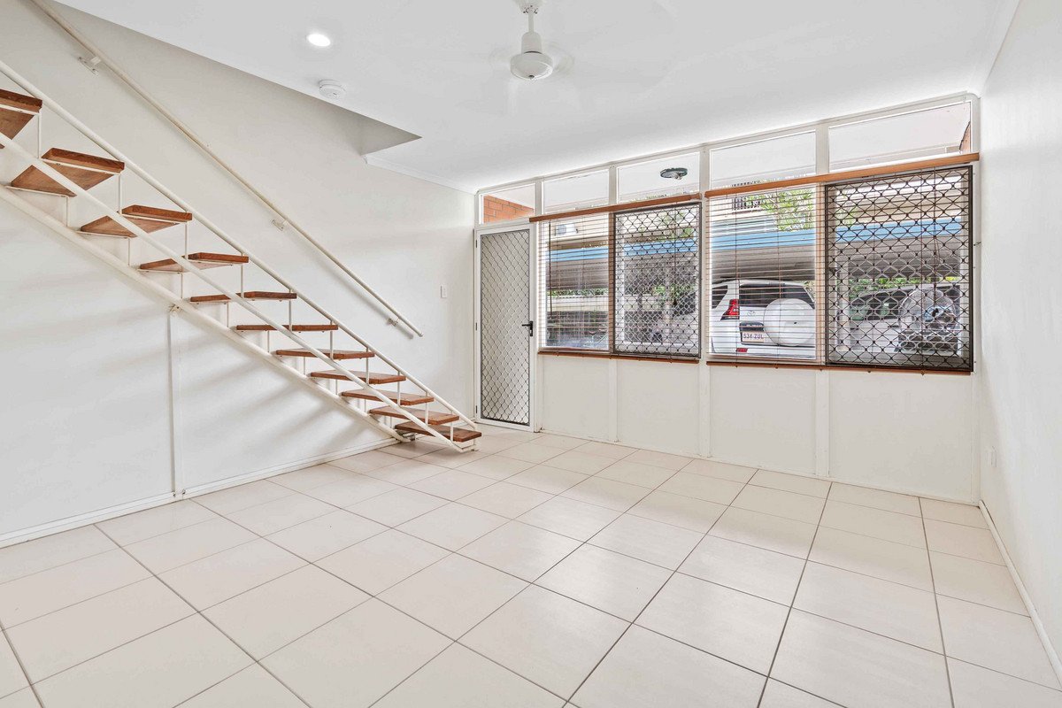 3/49 Connor Street BURLEIGH HEADS 4