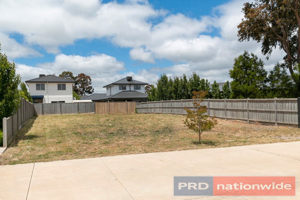 34A Aspect Parade ALFREDTON 2