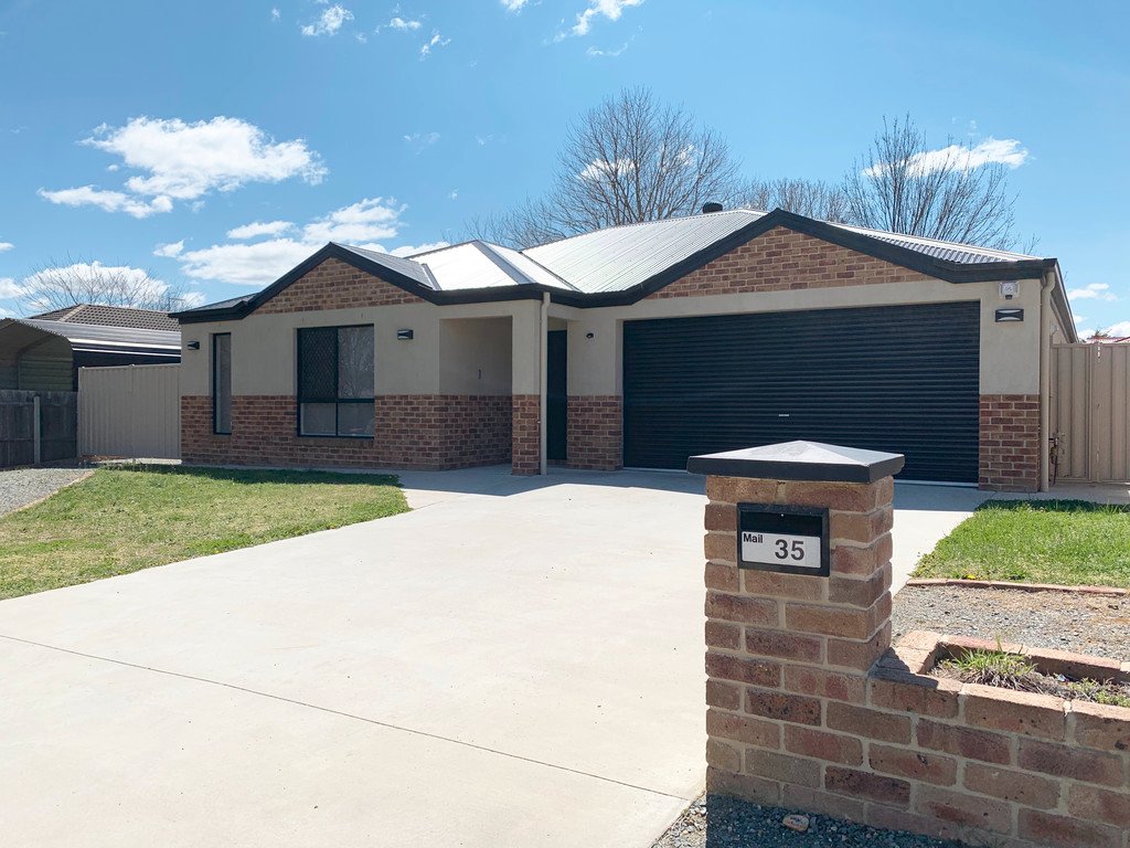 35 Ashby Drive BUNGENDORE 1
