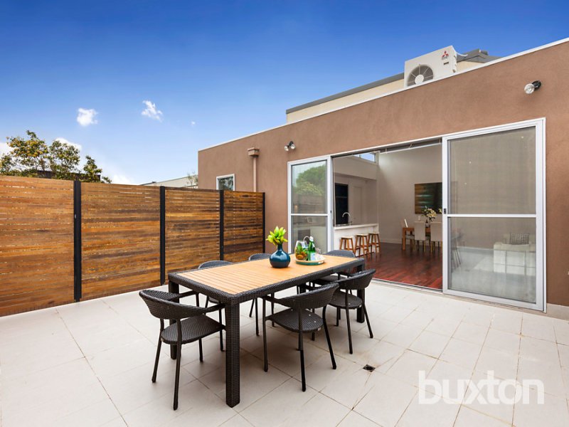Gallery: 3/5 Beach Road