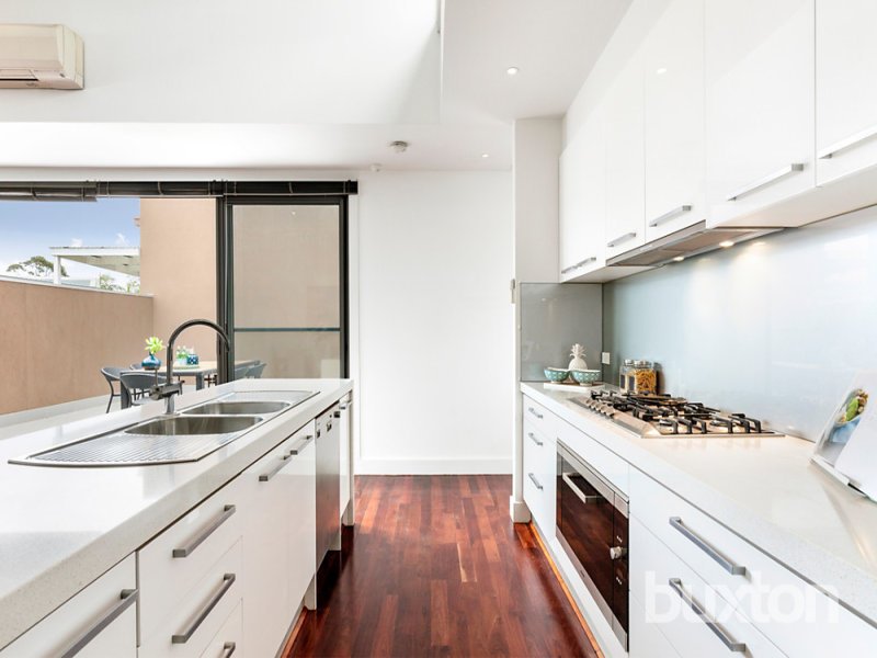 Gallery: 3/5 Beach Road