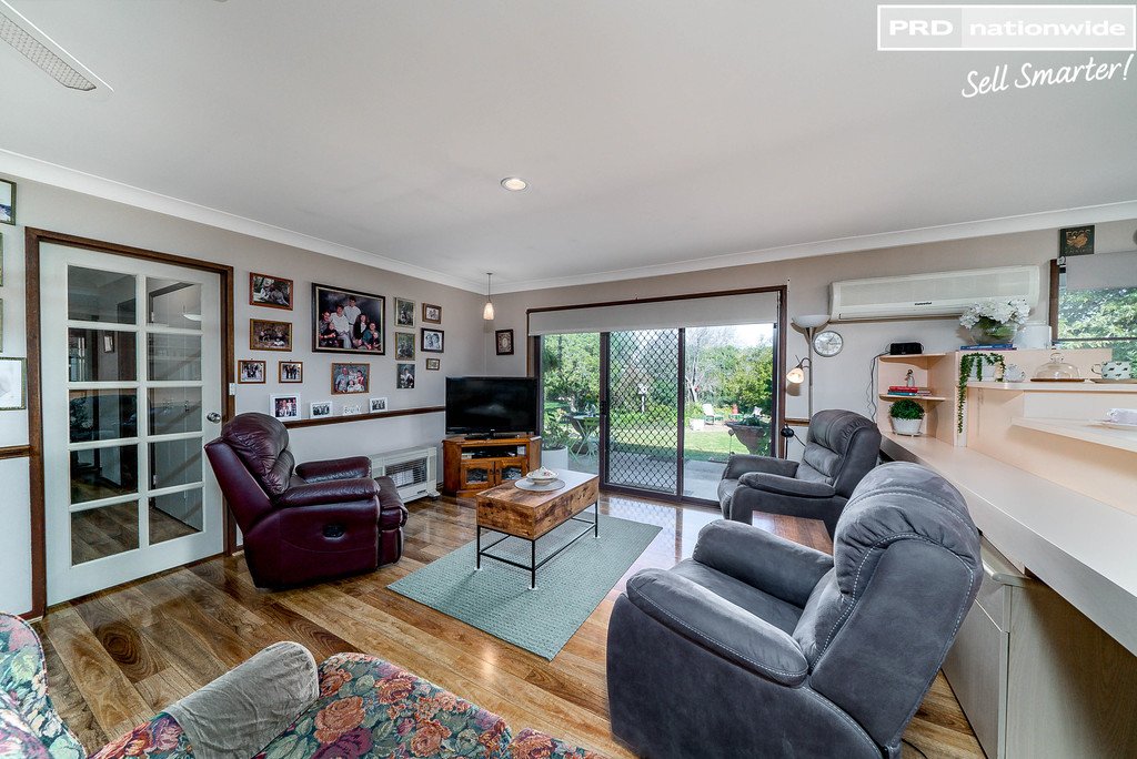 35 Blackbutt Road LAKE ALBERT 3