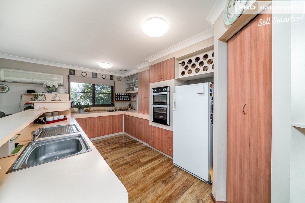 35 Blackbutt Road LAKE ALBERT 6