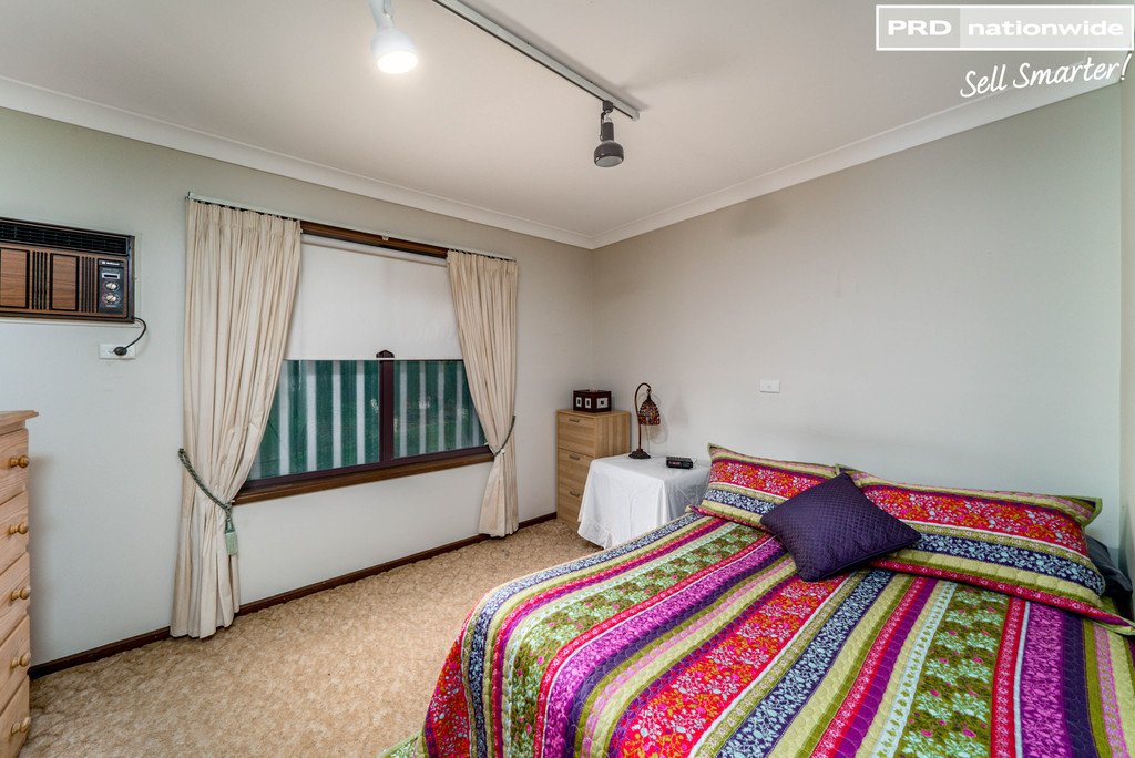 35 Blackbutt Road LAKE ALBERT 12