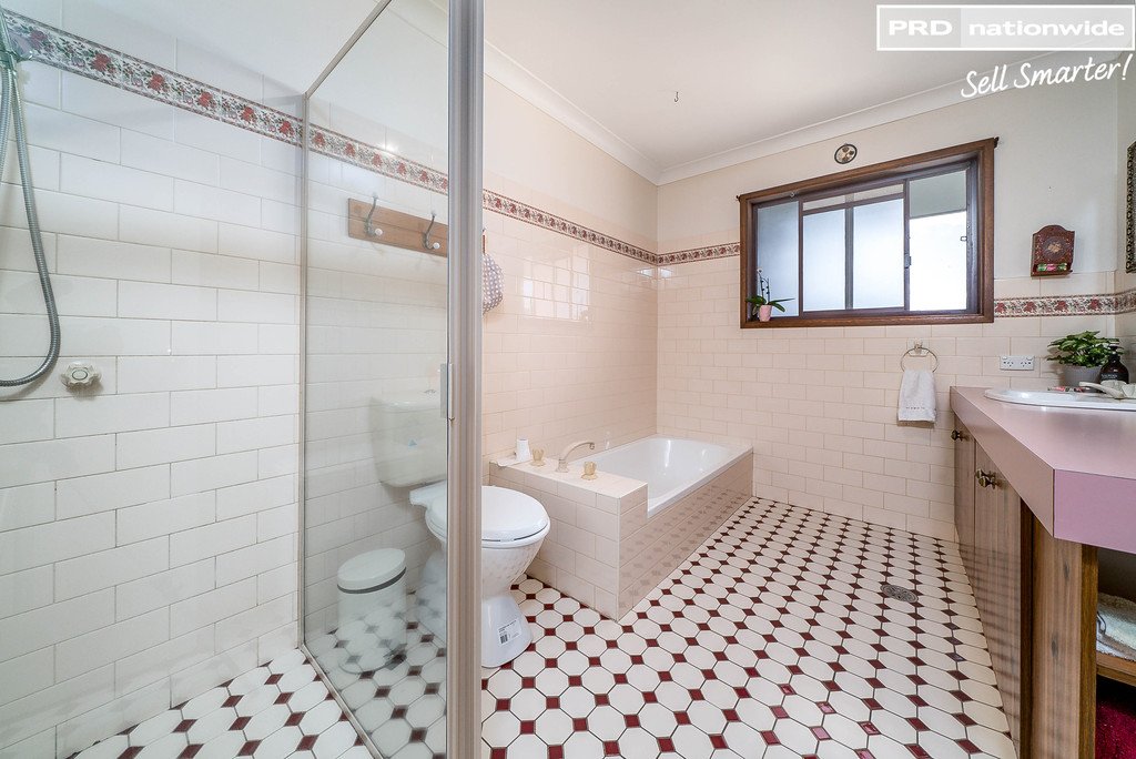 35 Blackbutt Road LAKE ALBERT 14