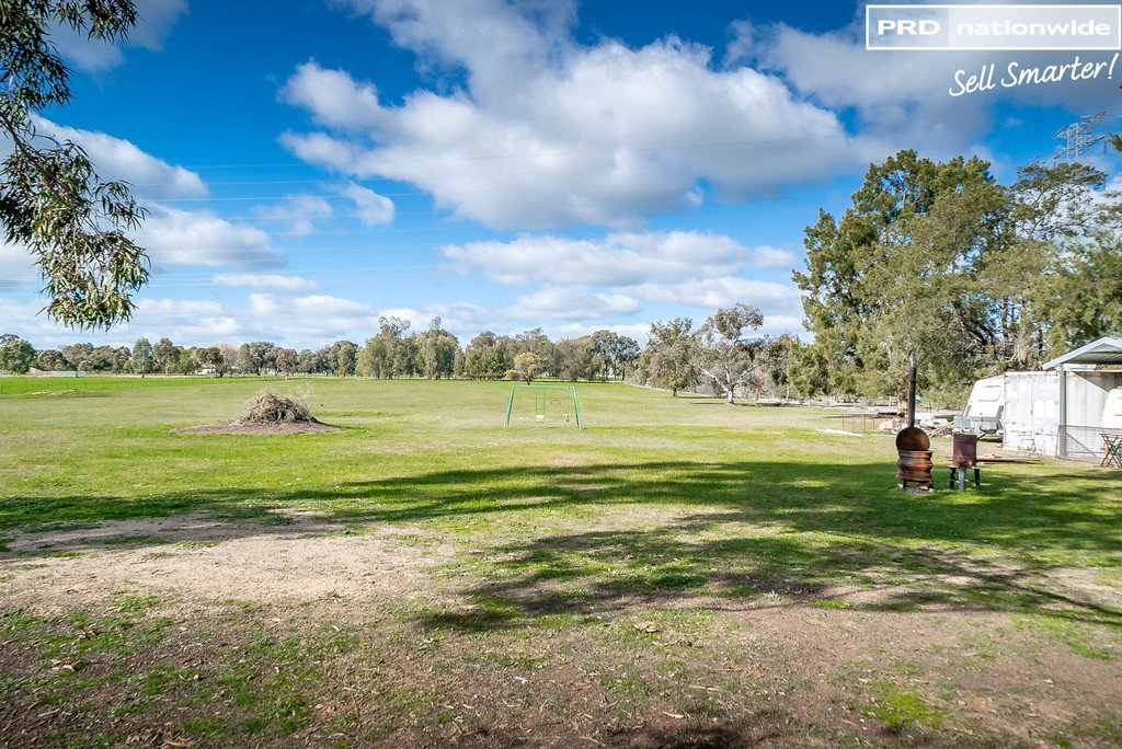 35 Blackbutt Road LAKE ALBERT 19