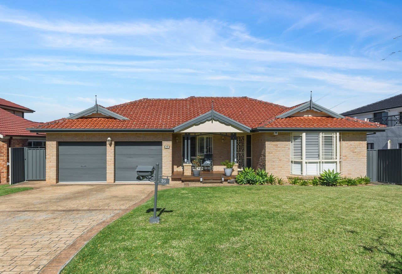 35 Brindabella Dr  HORSLEY 1