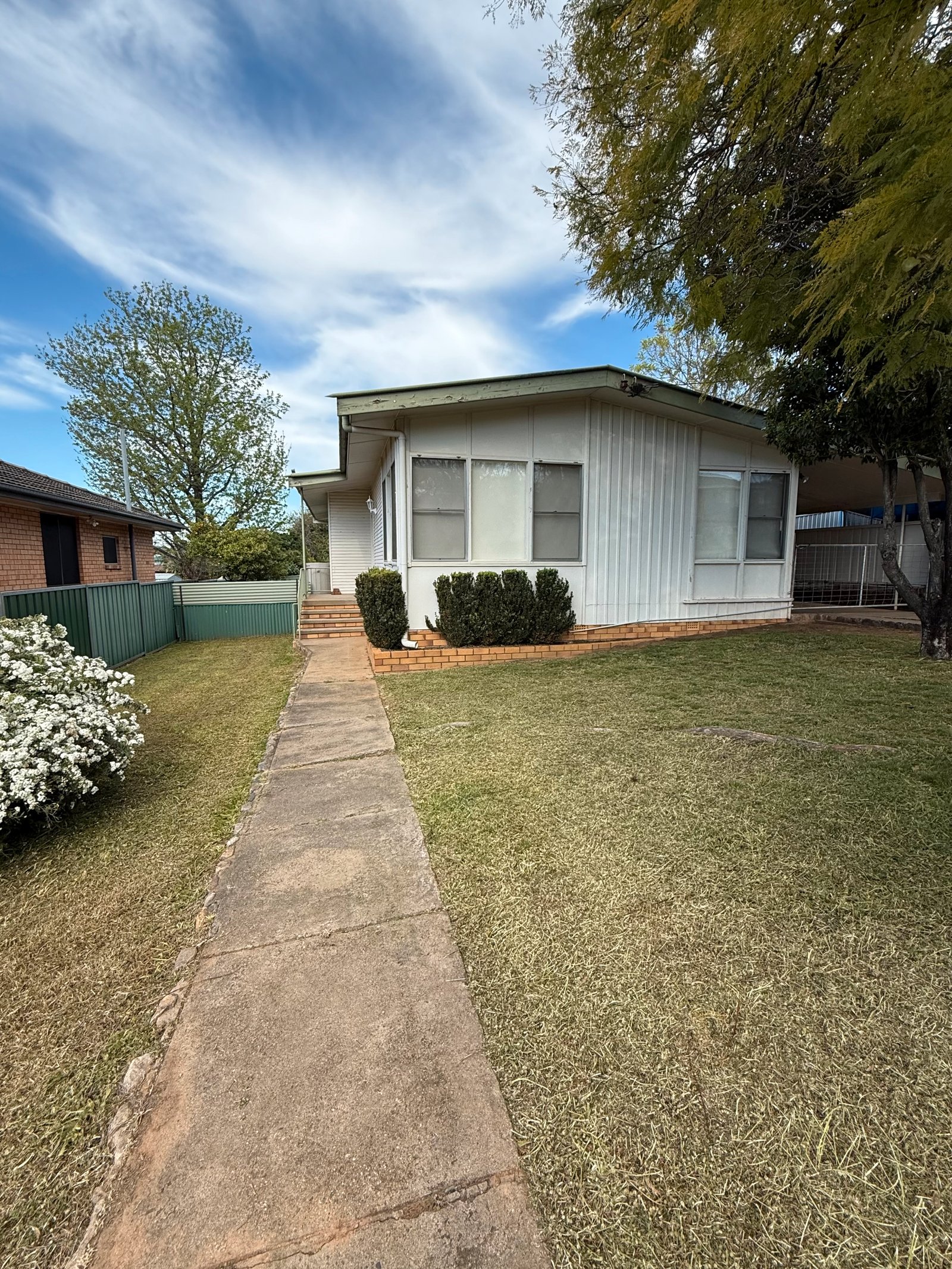 35 Croydon Aveue  TAMWORTH 1