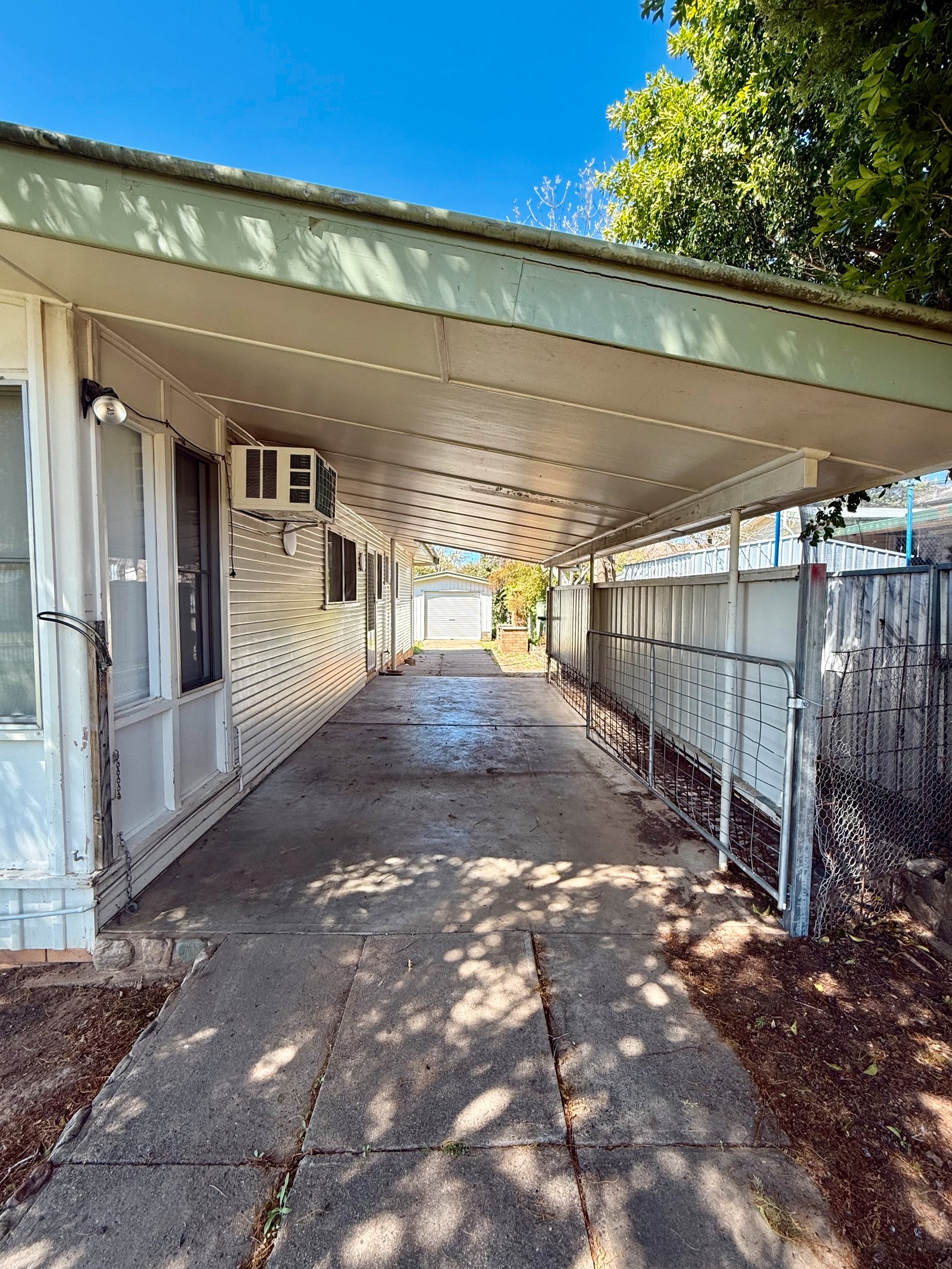 35 Croydon Aveue  TAMWORTH 2