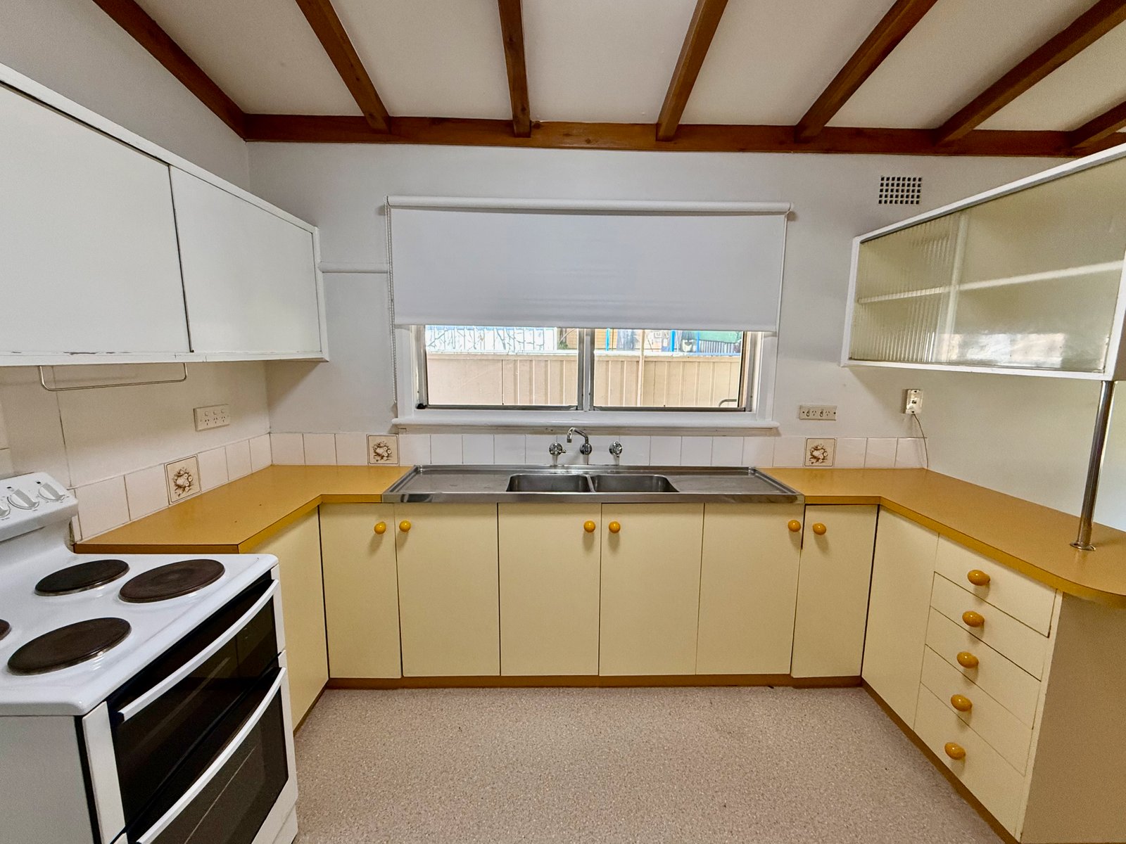 35 Croydon Aveue  TAMWORTH 5