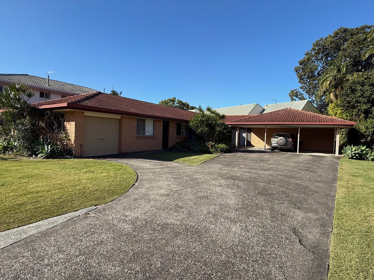 3/5 Culgoa Court Palm Beach 2