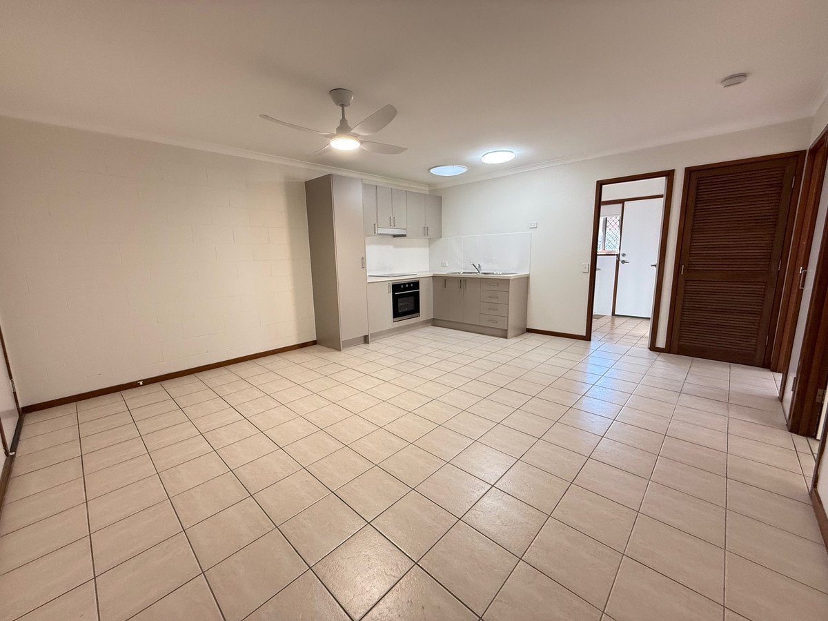 3/5 Culgoa Court Palm Beach 3