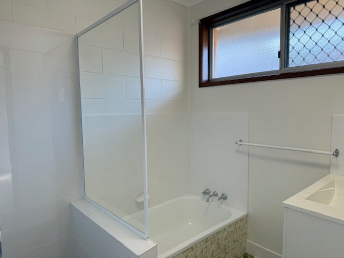 3/5 Culgoa Court Palm Beach 9