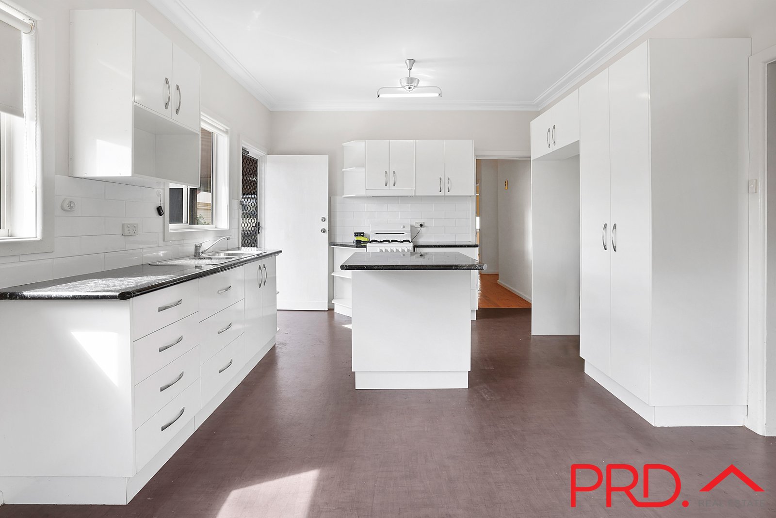 35 Edinburgh Avenue TAMWORTH 9