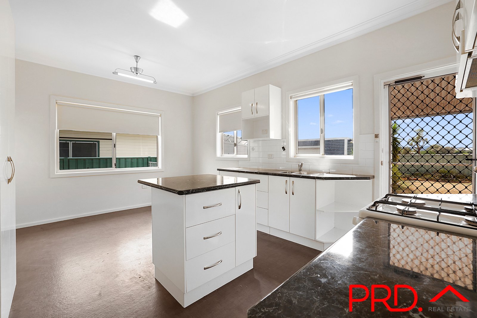 35 Edinburgh Avenue TAMWORTH 10