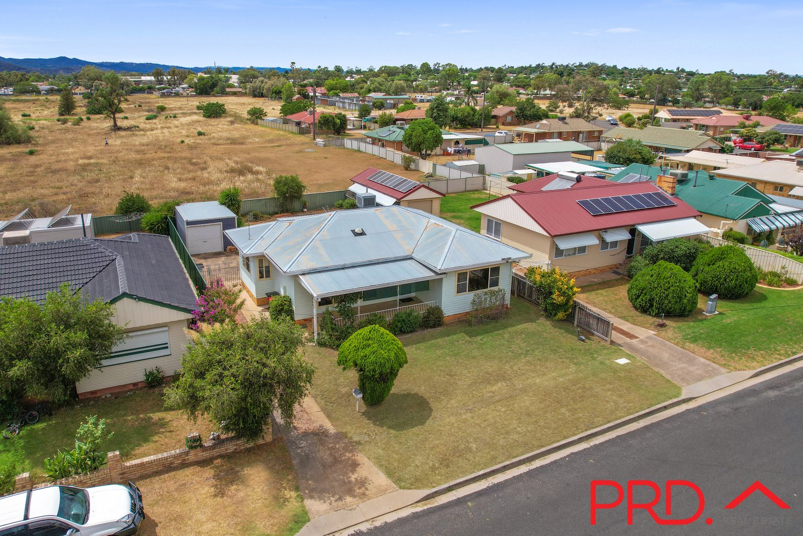 35 Edinburgh Avenue TAMWORTH 27