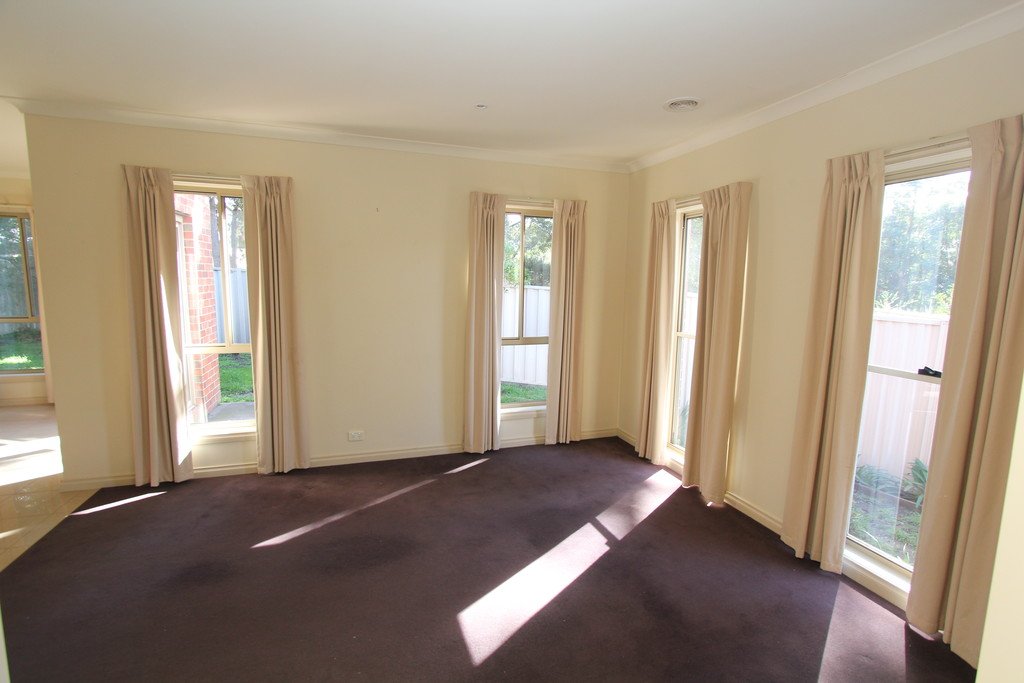 3/5 Eilish Court MOUNT HELEN 2