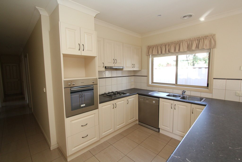 3/5 Eilish Court MOUNT HELEN 3