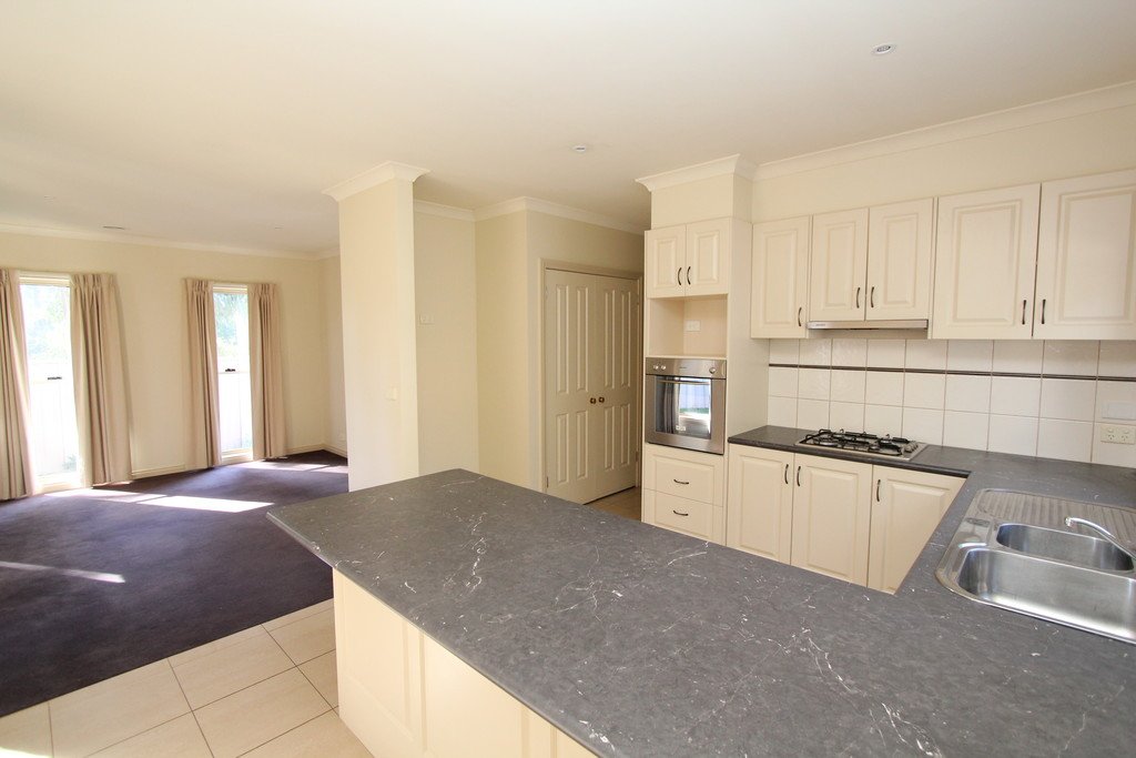3/5 Eilish Court MOUNT HELEN 7