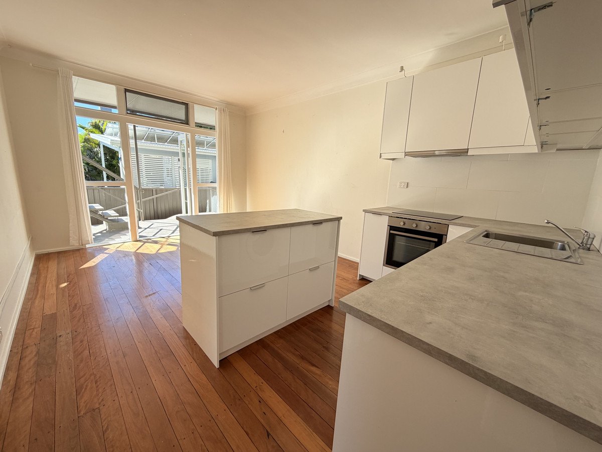 3/5 Elder Entrance Burleigh Heads 1