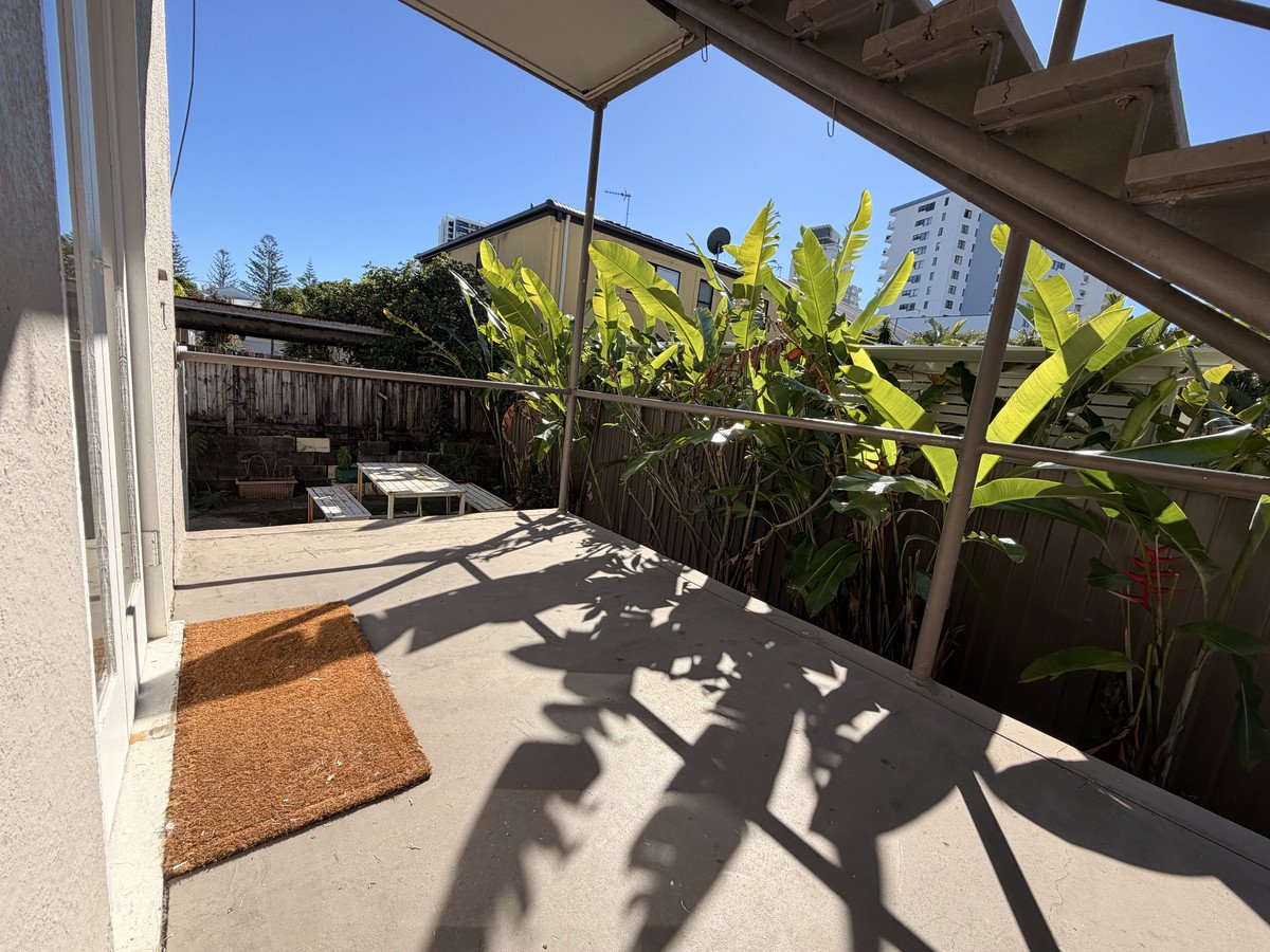 3/5 Elder Entrance Burleigh Heads 2