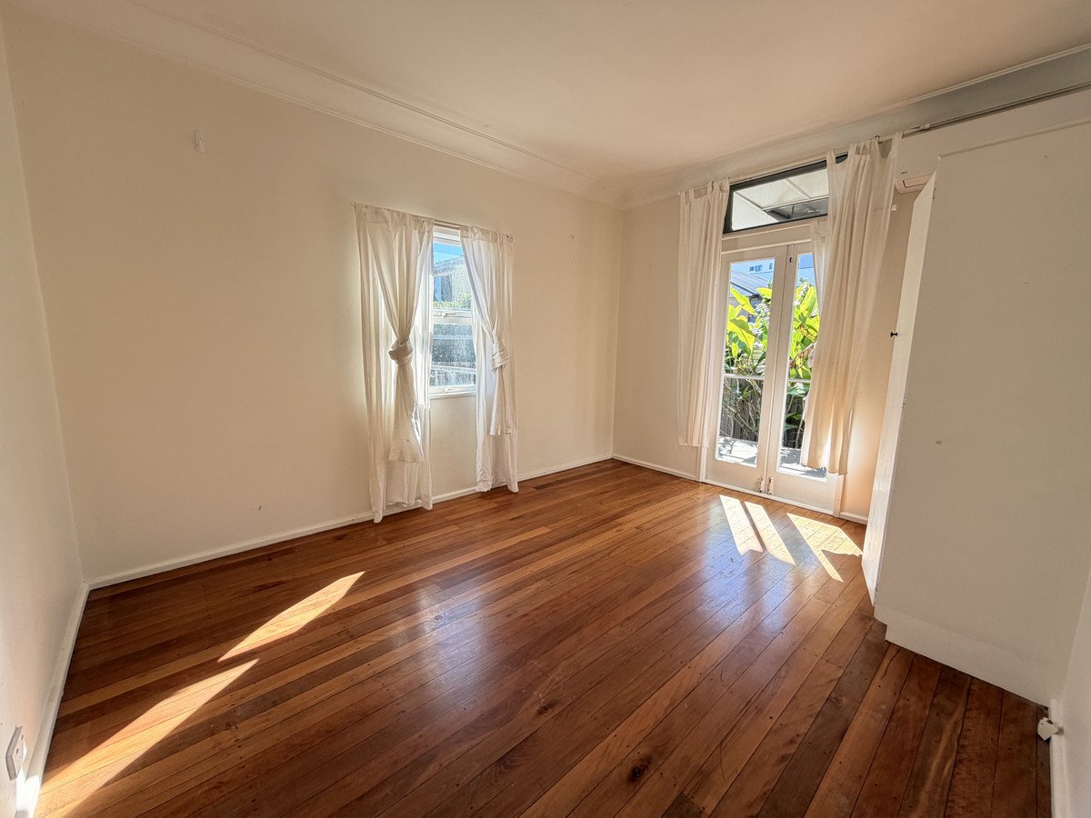 3/5 Elder Entrance Burleigh Heads 5