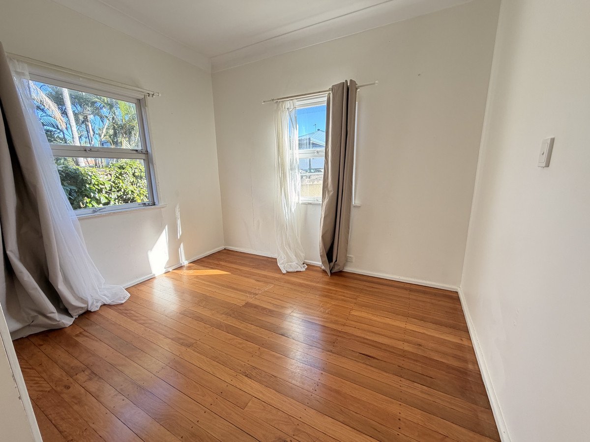 3/5 Elder Entrance Burleigh Heads 7