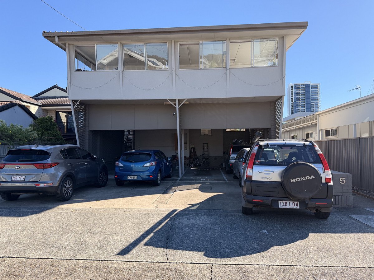 3/5 Elder Entrance Burleigh Heads 12
