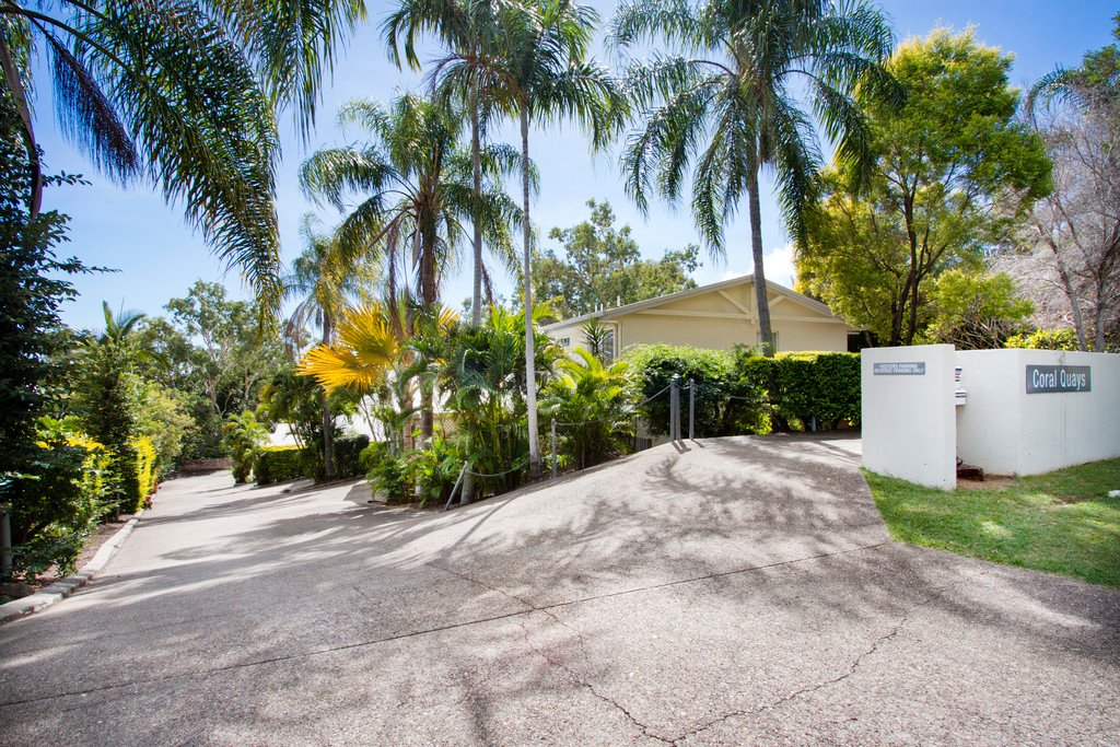 3/5 Eshelby Drive CANNONVALE 1