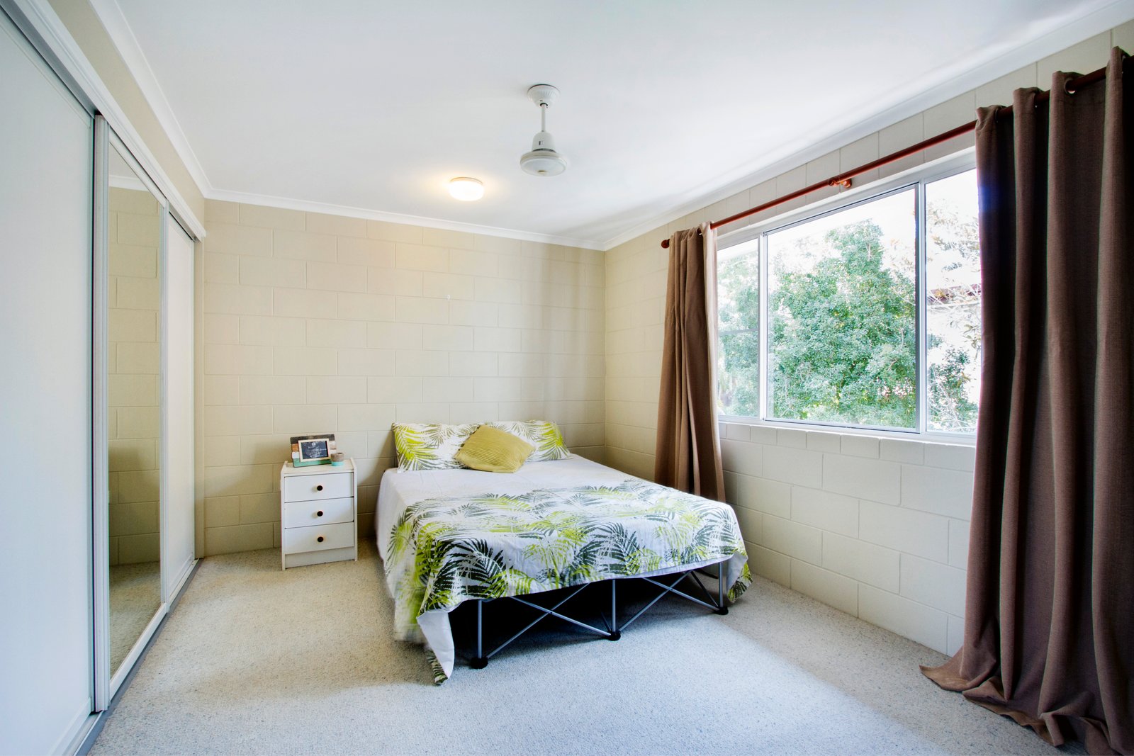 3/5 Eshelby Drive CANNONVALE 6