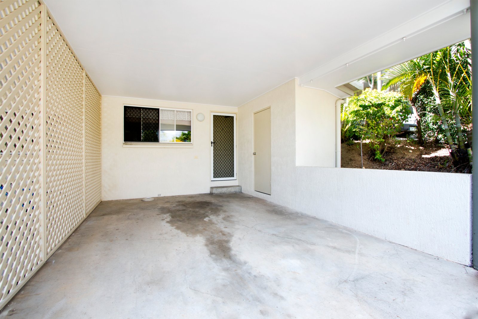3/5 Eshelby Drive CANNONVALE 10
