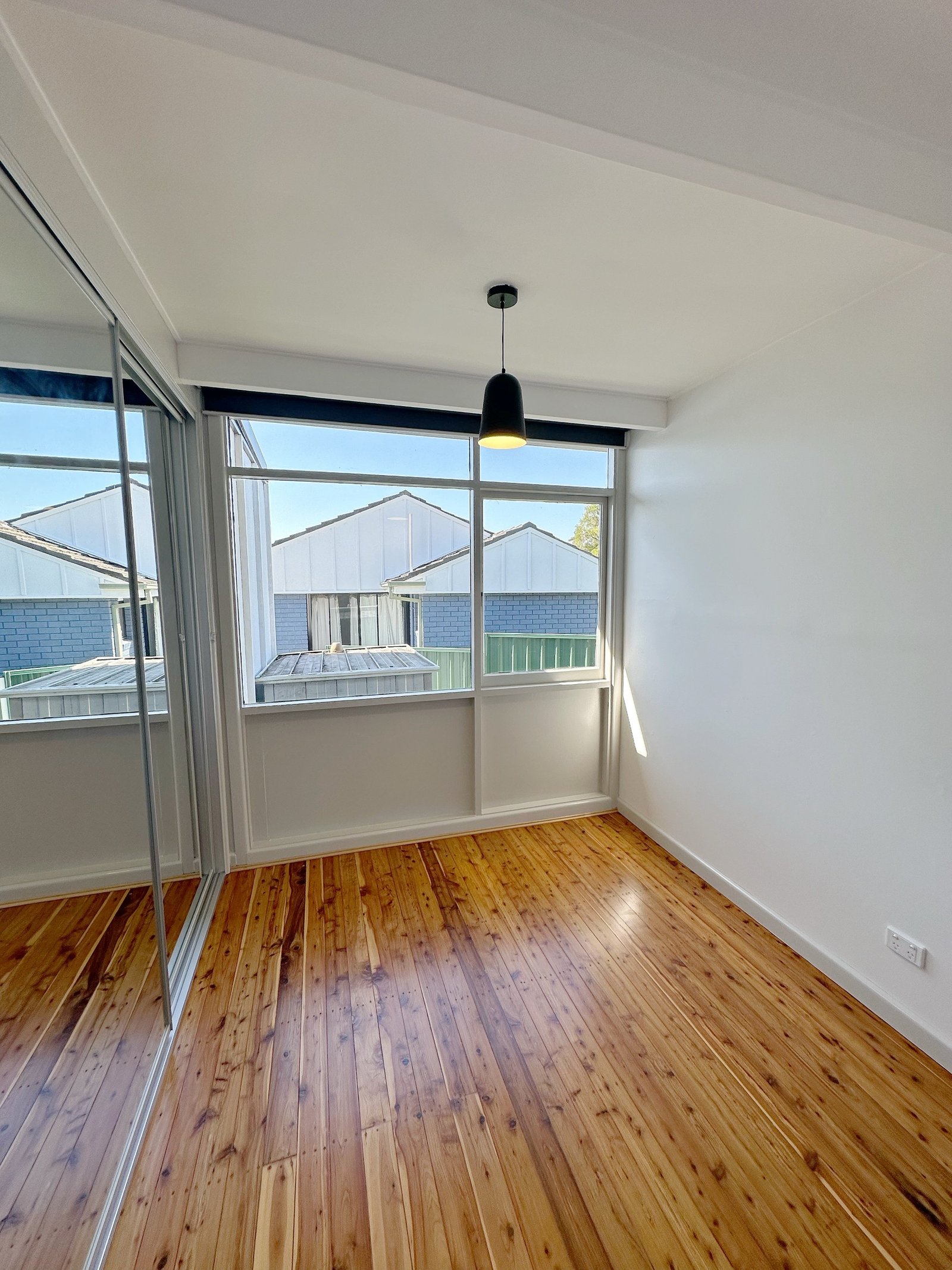 35 Exhibition Parade MOUNT PRITCHARD 5