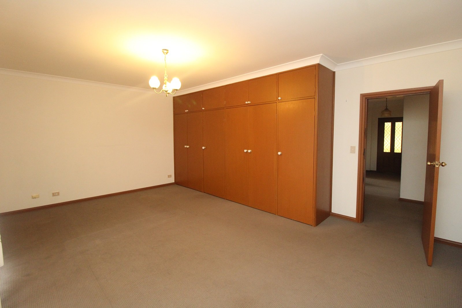 35 FLORA Street ROSELANDS 5