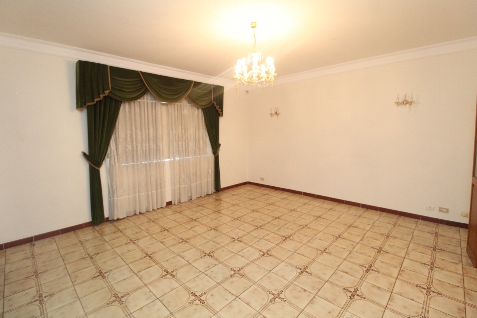 35 FLORA Street ROSELANDS 3