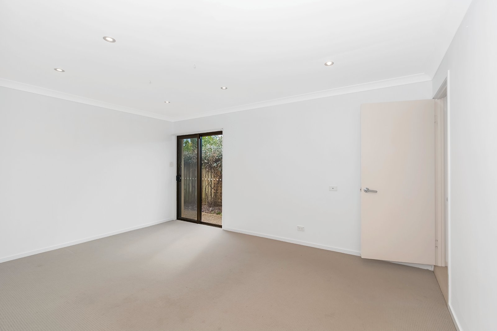 35 Forster Avenue BUNDALL 8