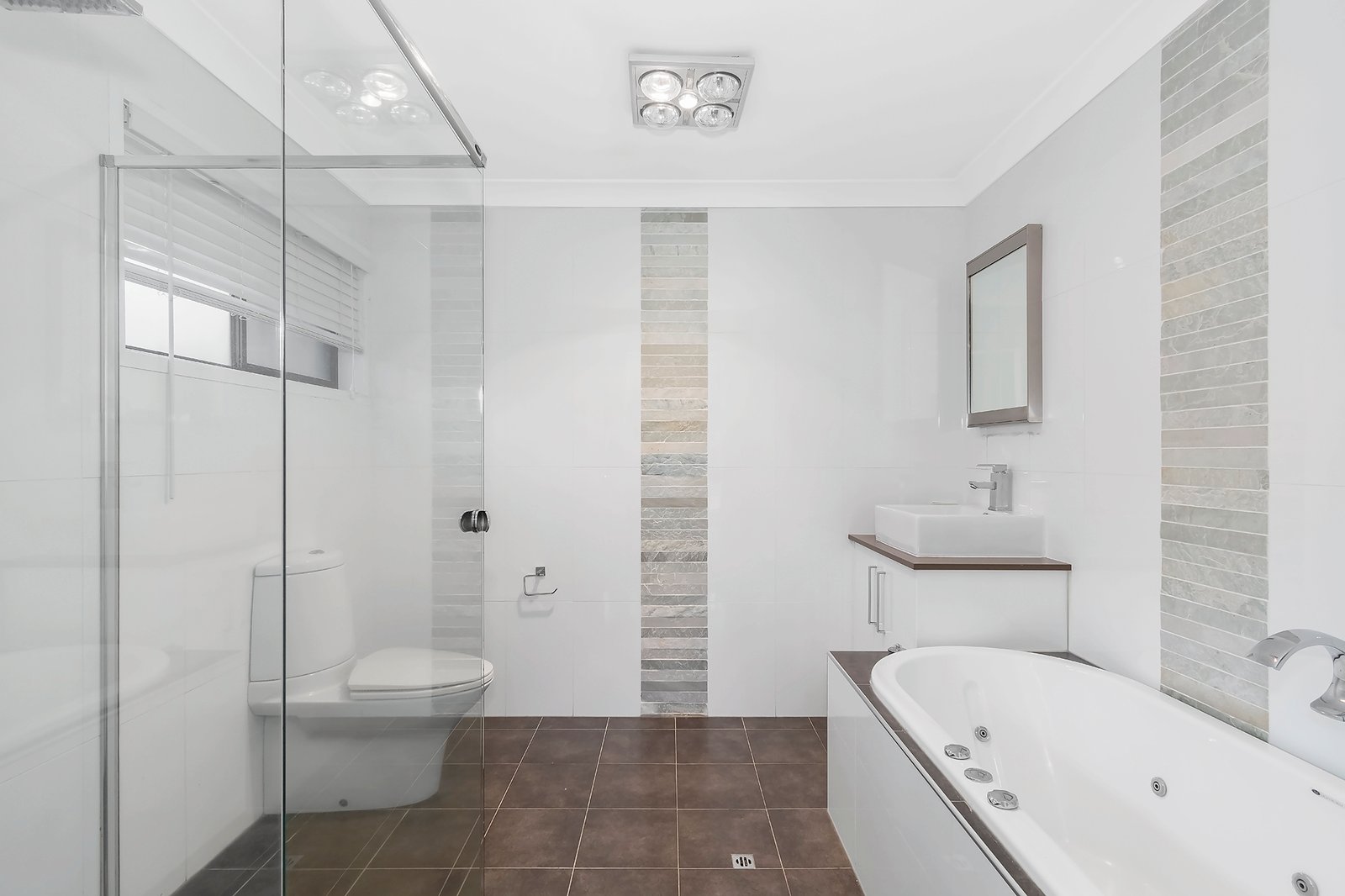 35 Forster Avenue BUNDALL 5