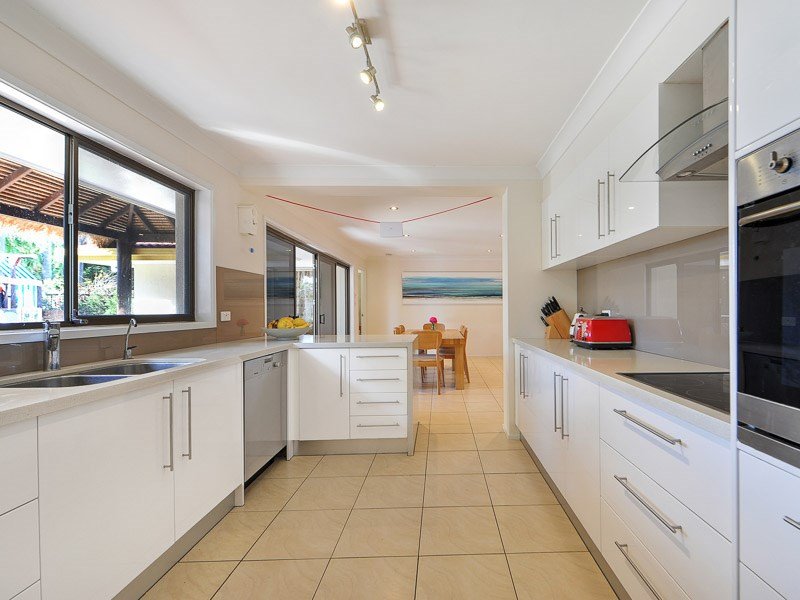 35 Forster Avenue BUNDALL 5