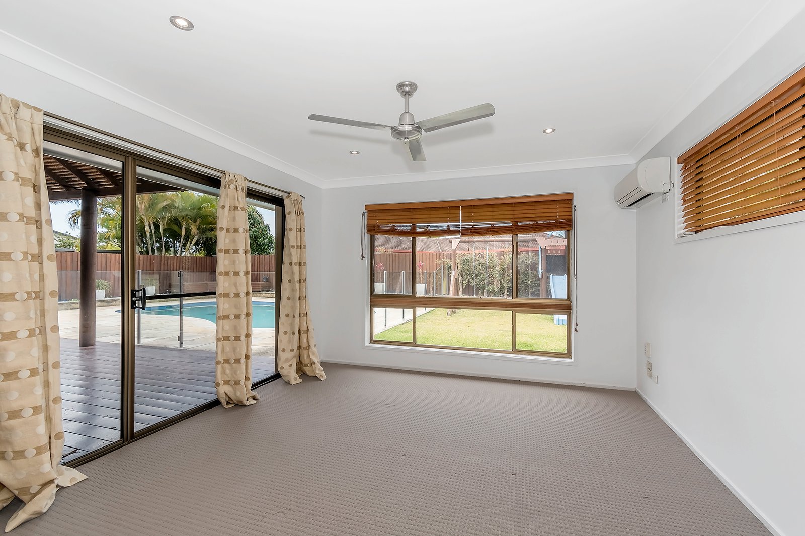 35 Forster Avenue BUNDALL 4